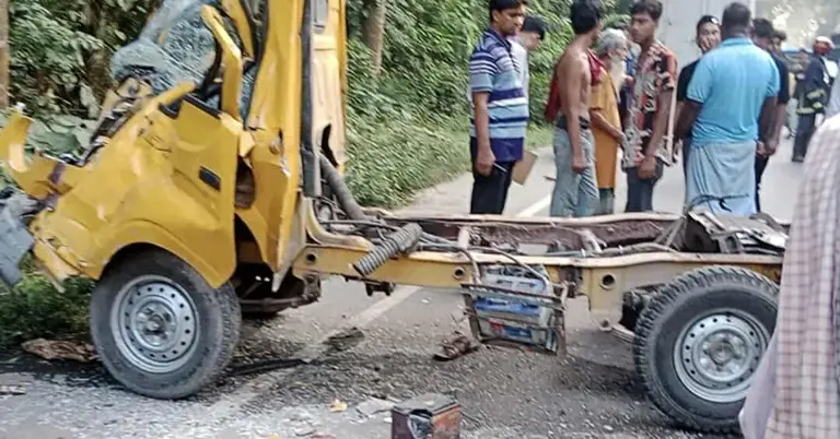 দুর্ঘটনা কবলিত পিকআপ ভ্যান